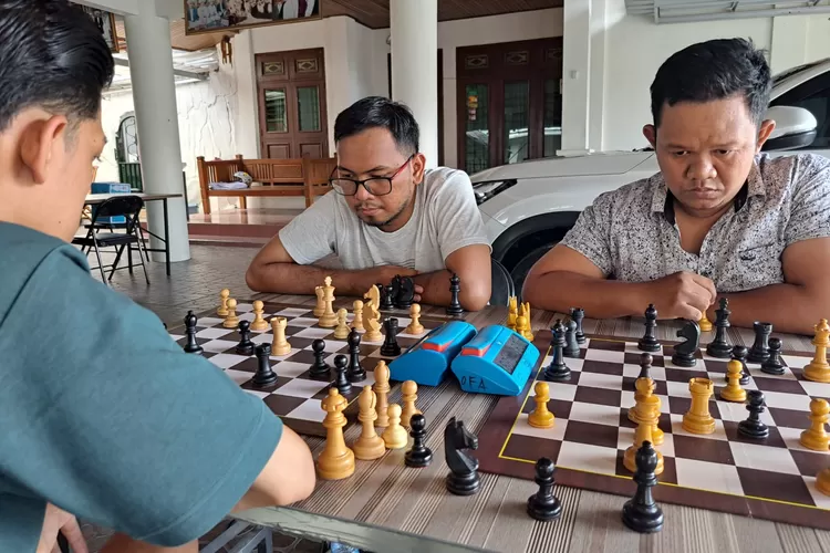 东加里曼丹首届最大国际象棋锦标赛“巴慕大国际象棋杯”总奖金达1.1亿印尼盾