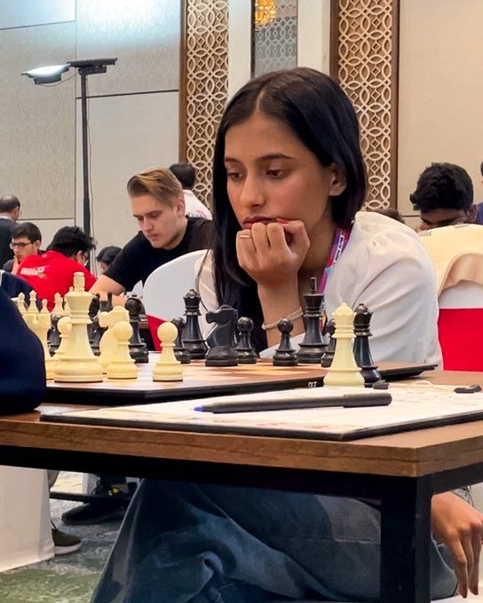 迪维娅·德什穆克以 10/11 的不败战绩夺冠，成为新一届世界青少年冠军。照片：国际棋联