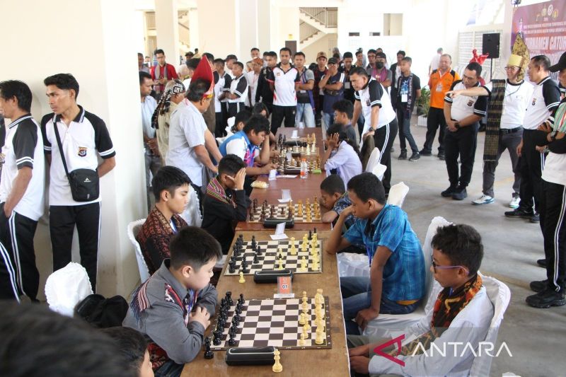 292 名参赛者在 NTT 庆祝印度尼西亚国家警察周年纪念国际象棋锦标赛上活跃起来 - ANTARA 新闻 东努沙登加拉古邦 - ANTARA 新闻 东努沙登加拉