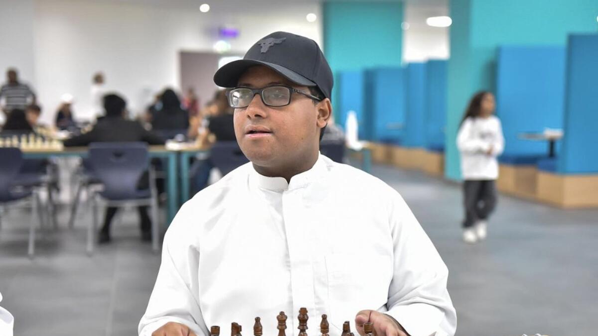 阿联酋：认识一位“用头脑下棋”并致力于在世界舞台上竞争的盲人棋手 - 新闻