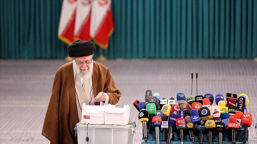 伊朗进行第二轮议会选举时，投票是通过8个城市的电子投票箱进行的。