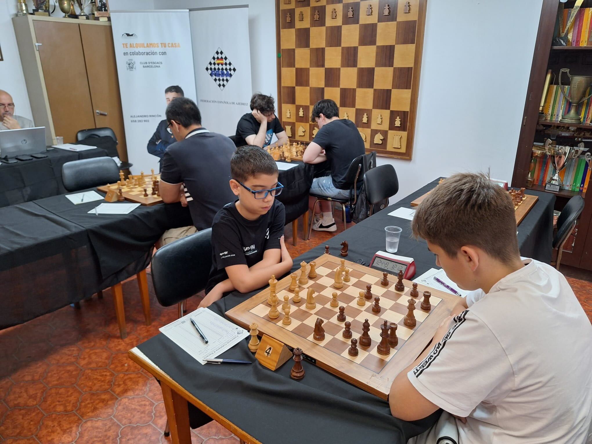 在巴塞罗那第六轮比赛中获得金牌。照片：巴塞罗那国际象棋俱乐部